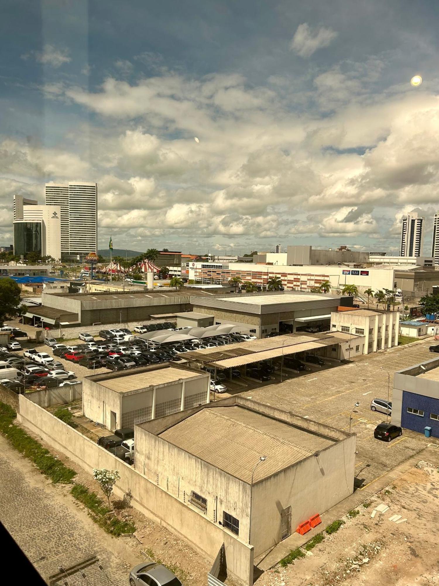 Ap Com Localizacao Privilegiada - Com Ar * Campina Grande